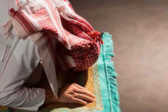 Bolehkah Berdoa Di Saat Sujud Dengan Bahasa Selain Arab?