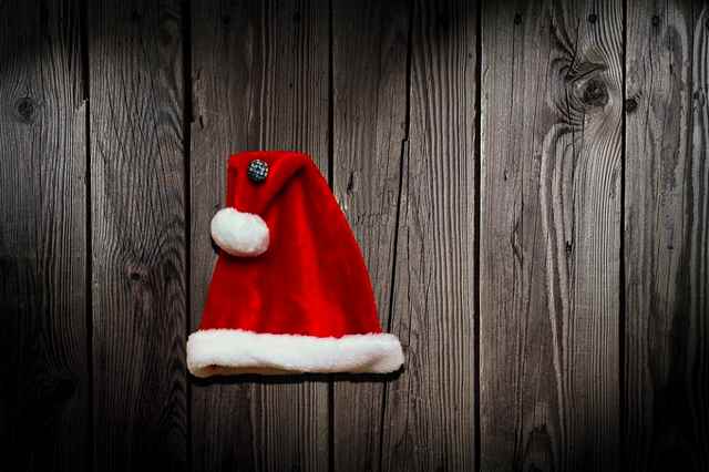 Toleransi Salah Kaprah: Fenomena Topi Natal